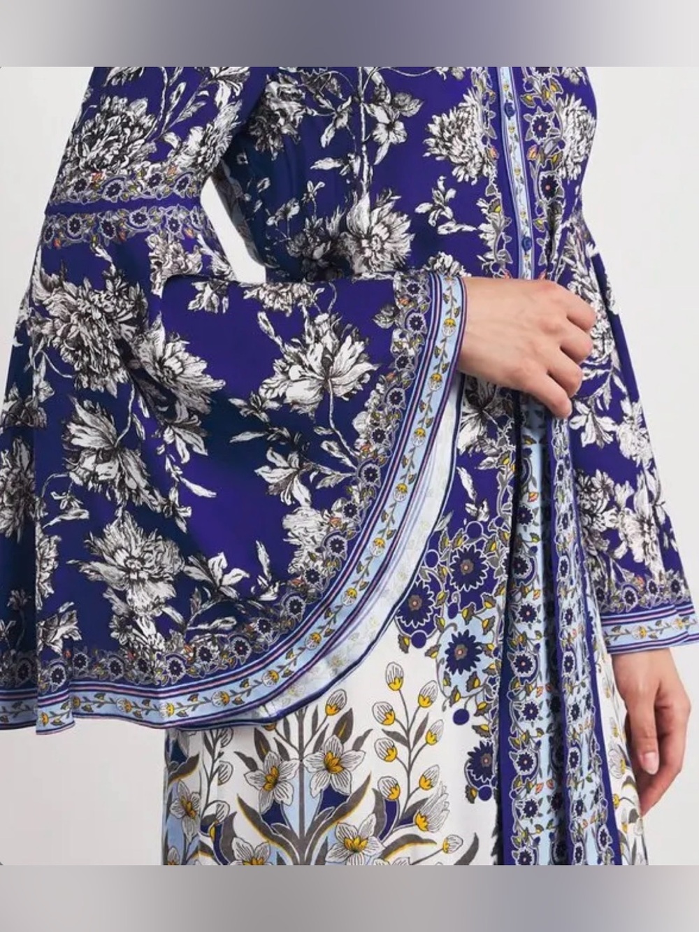 NWT Alice + Olivia Chassidy Bell Sleeve Maxi Dress. Size XS - Picture 7 of 17